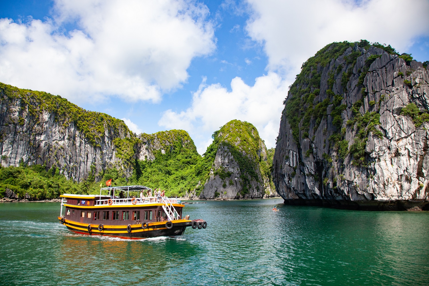 Discovery Vietnam With Ninh Binh tour visual