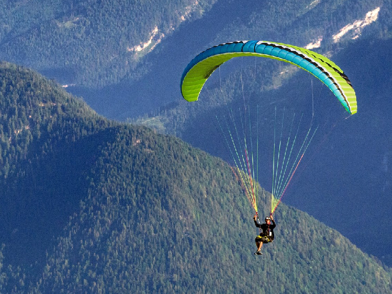 Delhi to Dharamshala and Dalhousie Tour by Car – Complete Himachal Travel Guide 9 https://imgcdn.flamingotravels.co.in/Images/PlacesOfInterest/Paragliding-Khajjiar.jpg